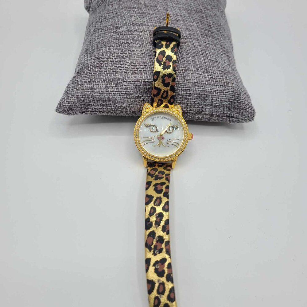 Betsey Johnson Mother of Pearl Cat Face Watch New!  Working  NWOT! - Picture 4 of 14